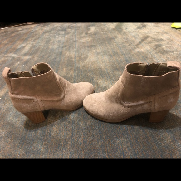 • Mossimo booties • - Picture 2 of 7